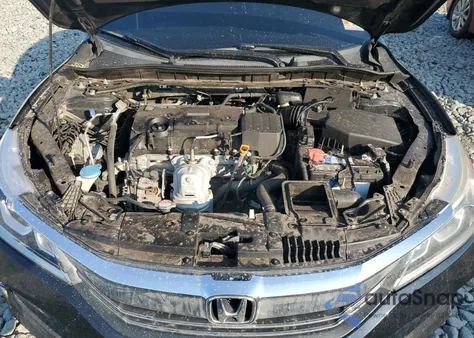 2017 Honda Accord Sport z USA, uszkodzony, nr VIN 1HGCR2F58HA222004